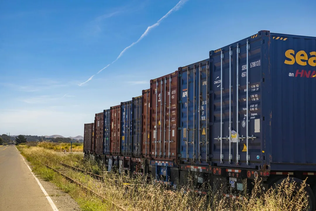 Docker guide clarifies image vs container