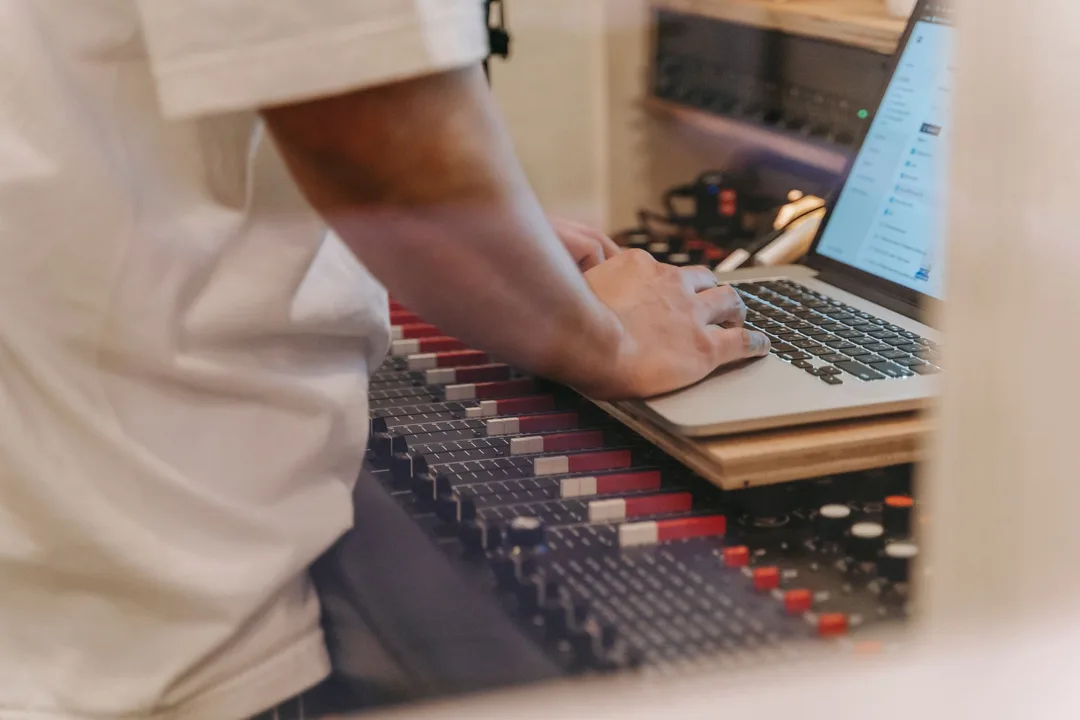 Drumaio: free drum practice app with metronome and notation